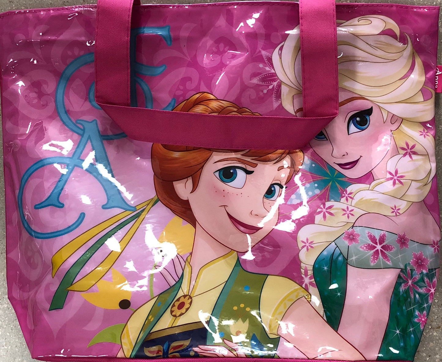 Disney Frozen Girls Beach Bag in PVC on Front & Heavy Oxford Polyester in the back and inside,with 2 Handle + Full Zipper to Close
